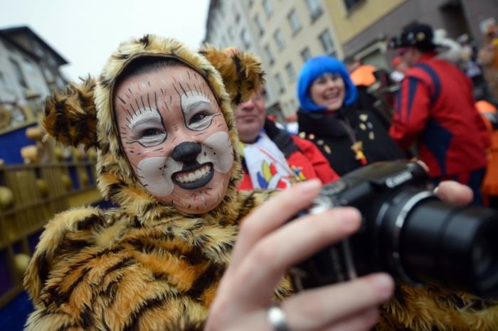 puvut karnevaalipuvut logo Kölnin klovnit pellejä puvut karnevaalipara tiikeri