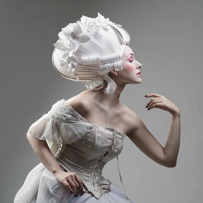 karnevaaliasu valkoinen peruukki paperi valkoinen mekko barokkityyliin