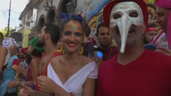karnevaalipuvut ideoita useisiin väreihin Venetsiassa