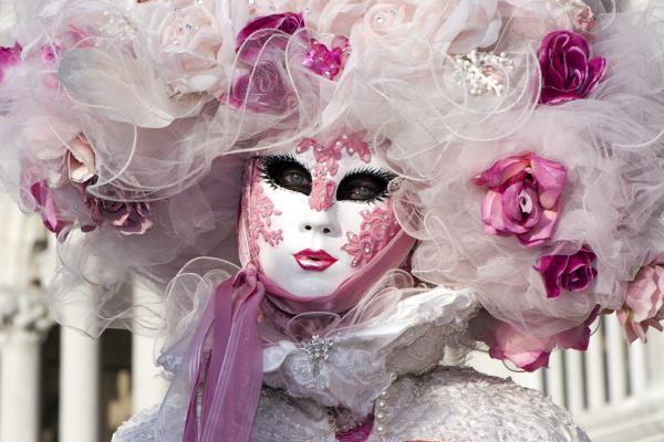 karnevaaliasut ideoita pinkki ja valkoinen