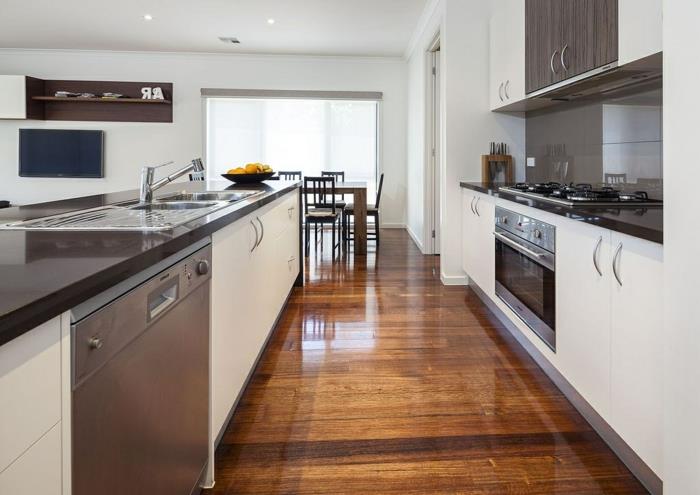 keittiön lattia kiiltävä pinta puu rakenne keittiöideoita