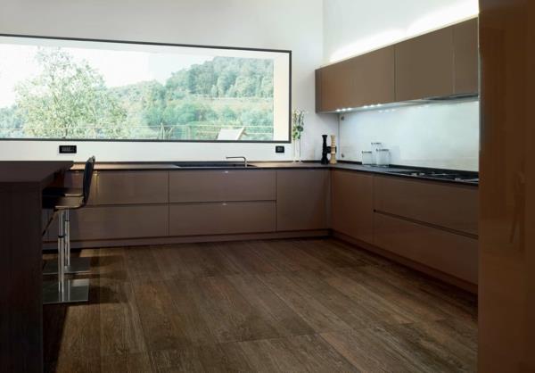 keittiö ruokailutila ikkuna luonto modernit laatat Italiasta