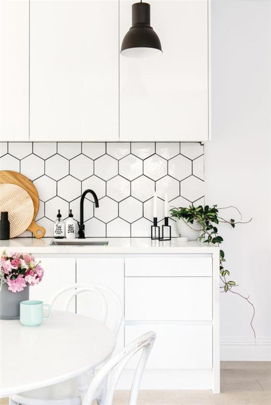 keittiö laatta peili kuusikulmio laatat valkoinen moderni