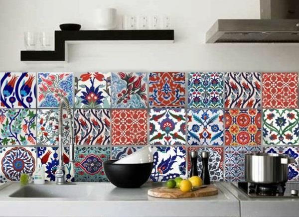 Keittiön laatta peili takaseinä keittiö laatta malli jossa värikäs seinälaatat