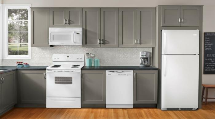 keittiön suunnitteluideoita modernit keittiökalusteet valkoiset jääkaapit