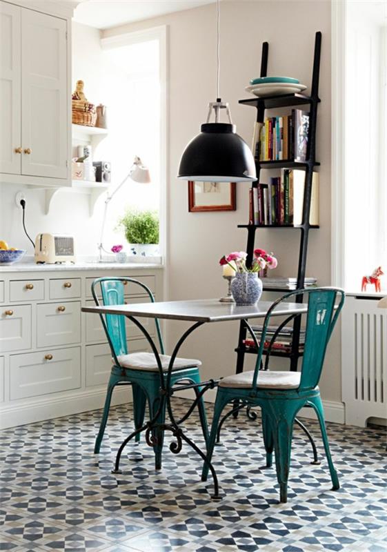 keittiön suunnittelu vintage -tyyliset vihreät keittiötuolit valkoiset keittiökaapit
