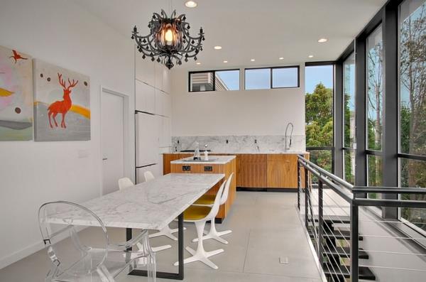 keittiö, ruokapöytä, marmorinen katto, akryylituolit, minimalistinen, moderni