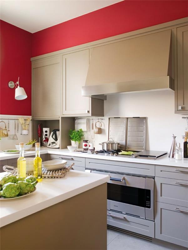 keittiön seinän suunnittelu punainen seinän väri valkoinen keittiökaapit