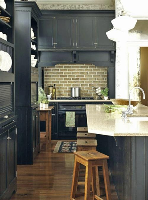 Keittiön pohjapiirrokset mustat huonekalut tiiliseinä keittiö takaseinä