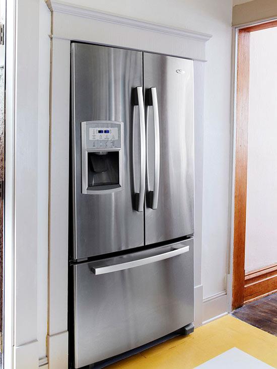 keittiötila korkea moderni jääkaappi
