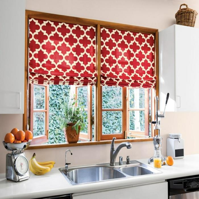 keittiö design keittiö ikkunat verhot kukkakuviot riippuvalaisimet maalaismainen sisustus