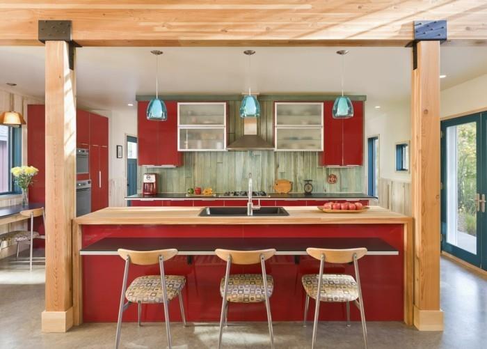 keittiön suunnittelu punaiset keittiökaapit punainen keittiösaaren puinen aksentti