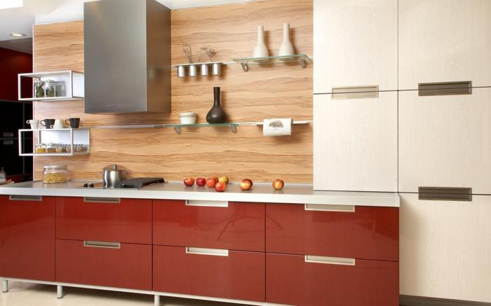 keittiön suunnittelu seinäpaneelit puinen rakenne punainen keittiökaapit avoimet hyllyt