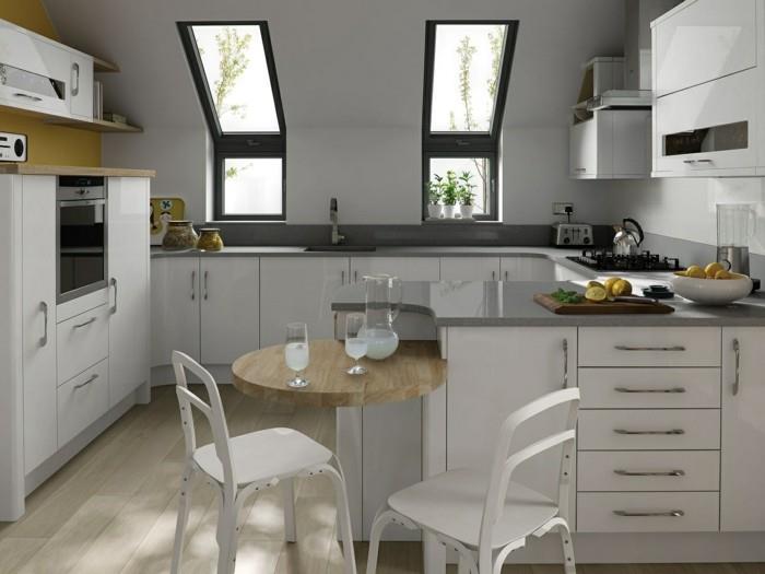 Ylimmän kerroksen huoneiston keittiövälineet mansardin viisto katto sisustusideoita keittiö3