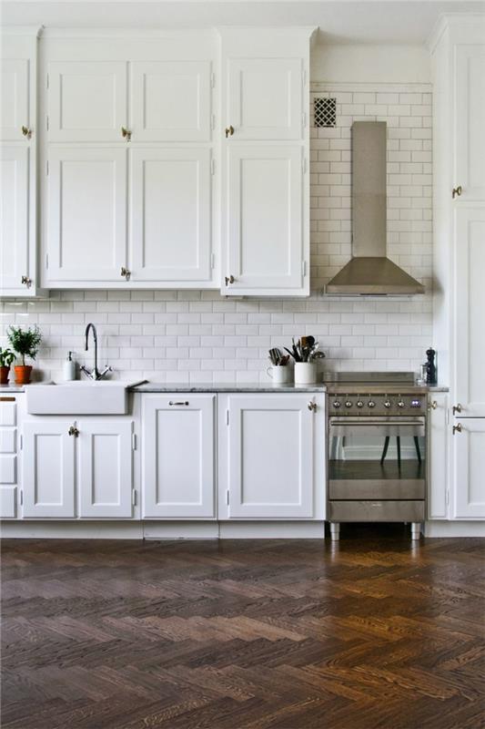 keittiökalusteet seinäsuunnittelu metrolaatat valkoiset keittiökaapit