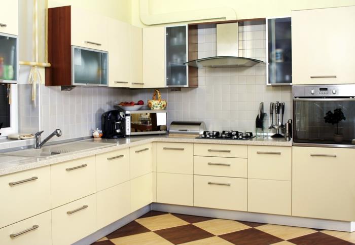 keittiökalusteet vinyylilattia kirkkaat keittiökaapit