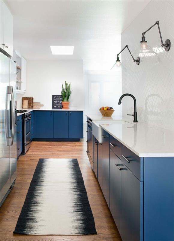 keittiön värit raikas keittiön muotoilu sinisellä ja valkoisella