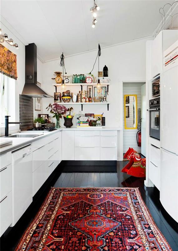 huonesuunnittelu keittiösuunnittelu värilliset mattojuoksijat valkoiset keittiökaapit