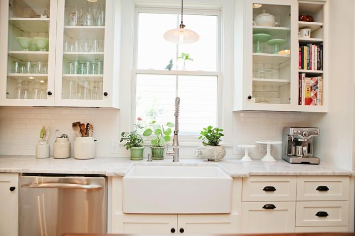 keittiölamput pesuallas valaisevat riippuvalaisimen keittiölamput seinäkaapit riippuva lampun pesuallas palaa