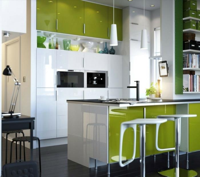 keittiökalusteet ikea keittiökaapit vihreä valkoinen peilitehoste