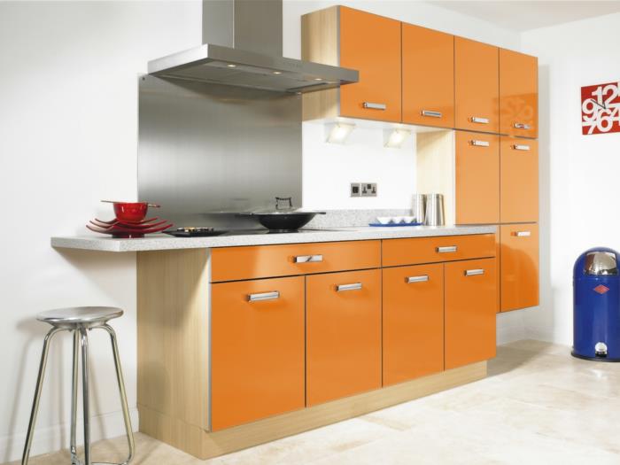 osta keittiökalusteet oranssi keittiökaapit baarituoli seinäkello