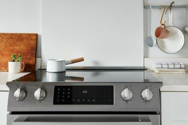 keittiövinkit keraamisen liesin puhdistamiseen