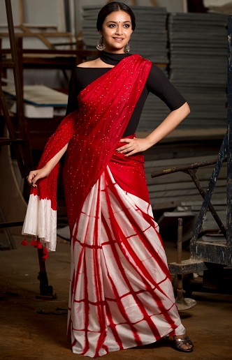 Keerthi Suresh a Red Saree -ben