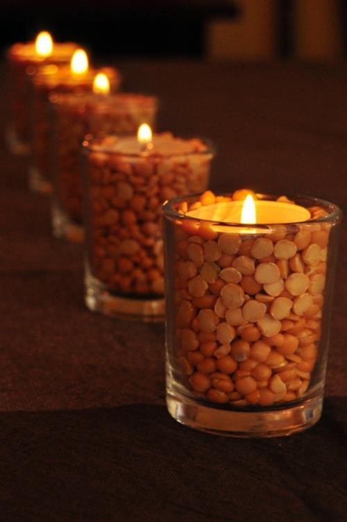 kynttilät koristeellinen kynttilänjalka, joka on valmistettu laseista, jotka ovat täynnä linssejä