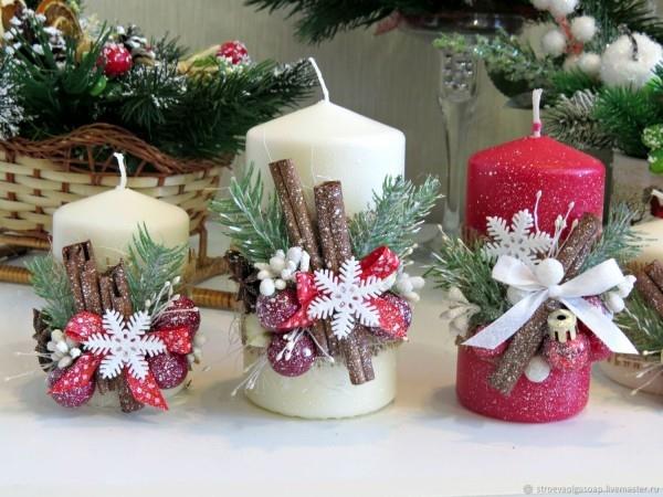 kynttilät joulu kolme kynttilää koristeluideoita