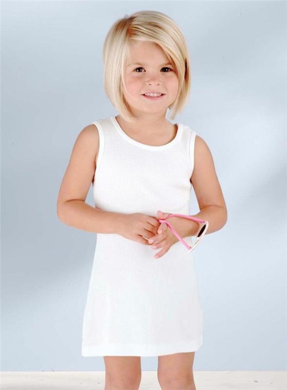 lasten aliarvostus tyttö vaaleat keskipitkät hiukset valkoinen mekko