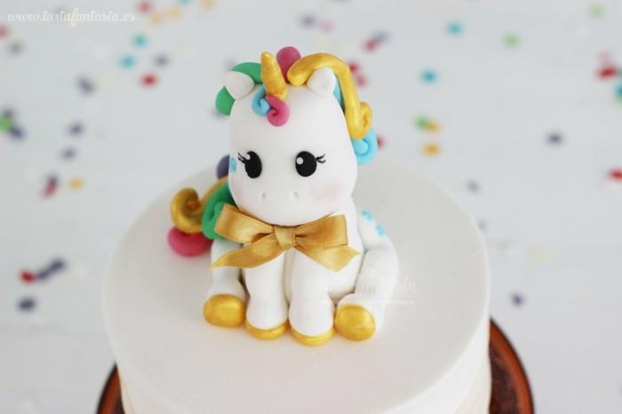 Lasten juhlakakkuideat fondantti yksisarvinen kakku juhlivat lasten syntymäpäivää