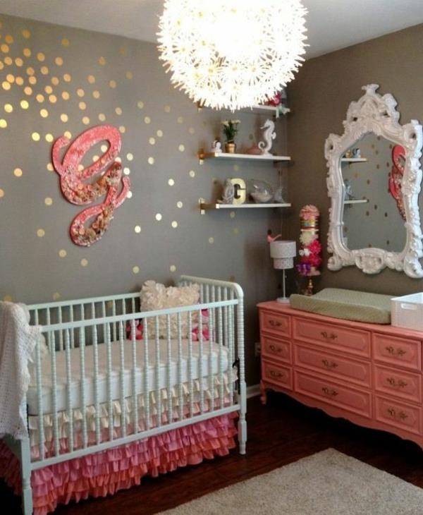 lastenhuoneen valaistus vauvan kehto seinän koristelu