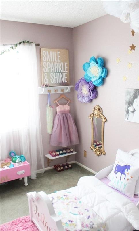 lastenhuoneen sisustusideoita tytön huoneen seinän koristeluun kukat tähdet seinäpeilin viestit