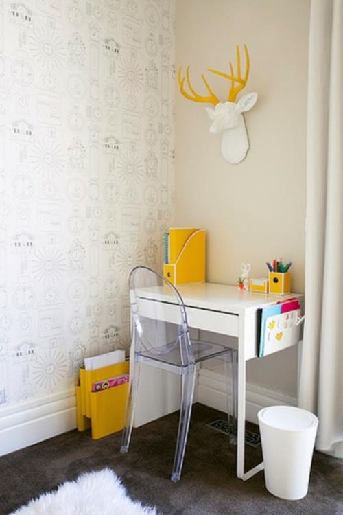 lastenhuoneen suunnitteluidea valkoinen keltainen hirvipää