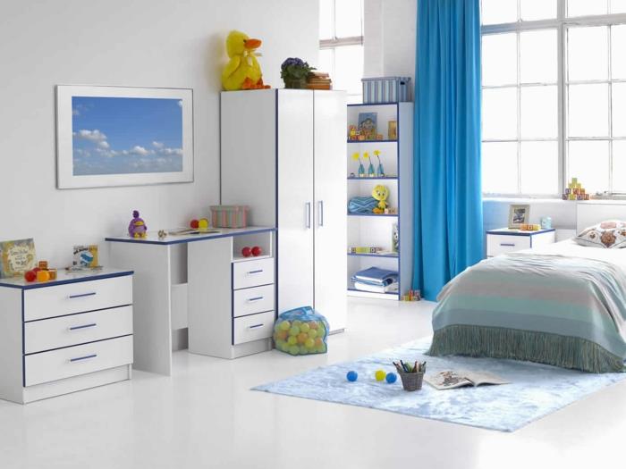 lastenhuoneideoita valkoinen seinämaali pitkät siniset verhot valkoiset huonekalut