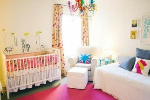 Englantilaistyylinen lastenhuoneen vauvansängyn seinätarrat