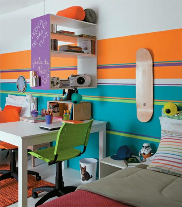 lastenhuone täysin leveät raidat sinisellä ja oranssilla