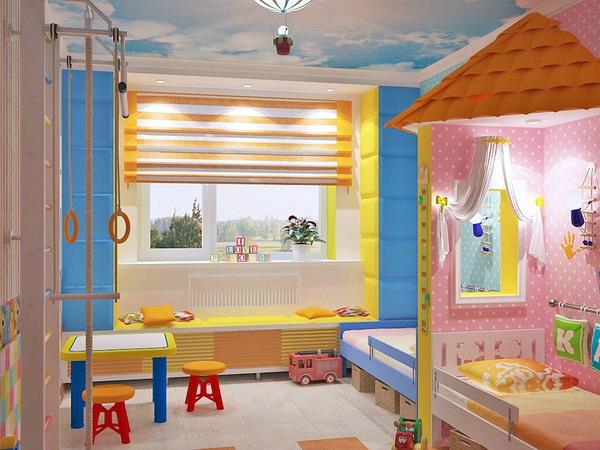 lastenhuone täysin söpö värikkäitä huonekaluja ja ikkunarullat oranssina