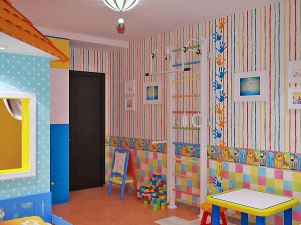lastenhuone täydellinen seinäkoriste värikkäitä neliöitä ja raitoja