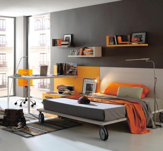 lasten huonekalut kibuc -hyllyn väri korostaa oranssia sänkyä