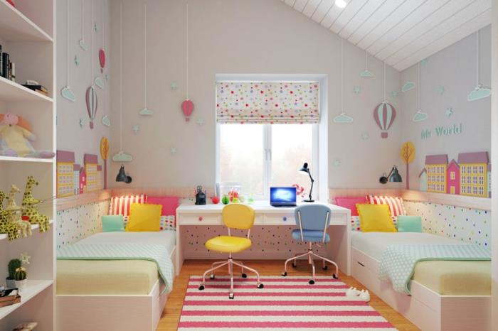 lastenhuone, jossa viistot katot kirjoituspöytä tuolit ikkunaluukut seinäkoriste ilmapallo
