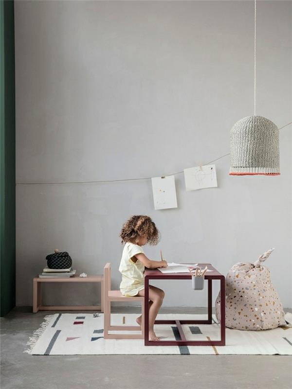 lastenhuone-skandinaavinen sisustus tytön huone pieni arkkitehti tuoli pöytä lasten matto riippuvalaisin
