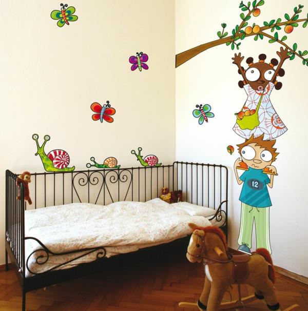 lastenhuoneen seinätarrat pinnasänky lelut