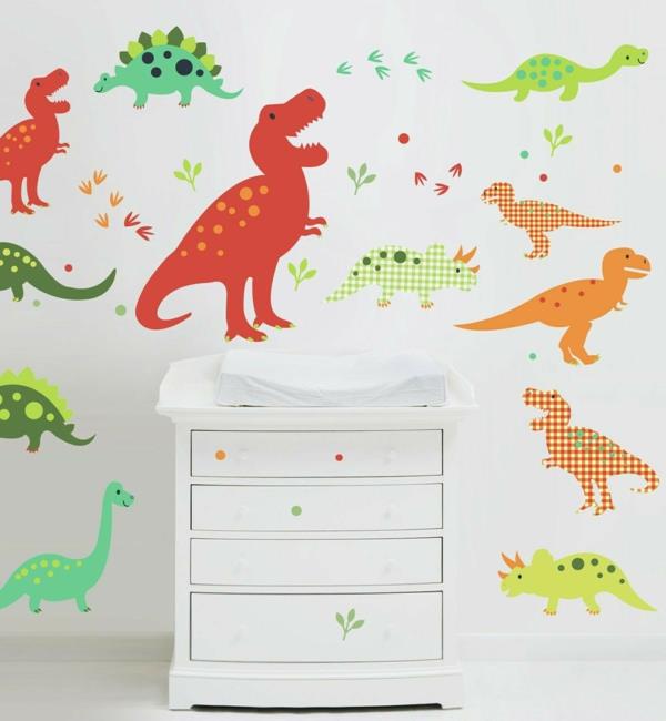 Kaunista lastenhuoneen seinät tarttuvat värillisiin eläimiin