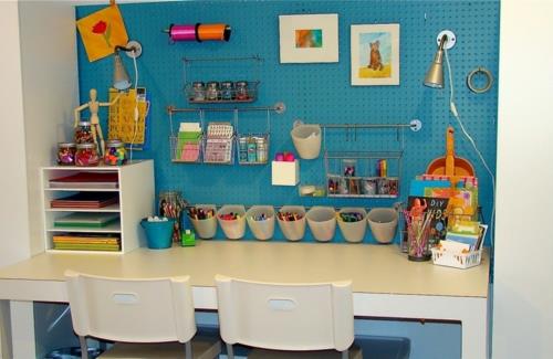 Lastenhuoneen monitoiminen käsityöpöytä