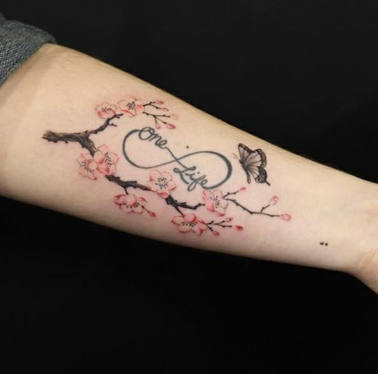 kirsikankukka tatuointi ääretön symboli kyynärvarren