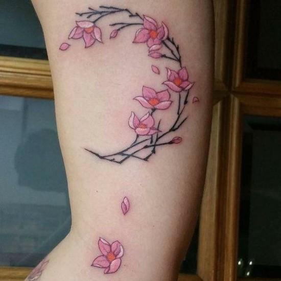 kirsikankukka tatuointivarsi