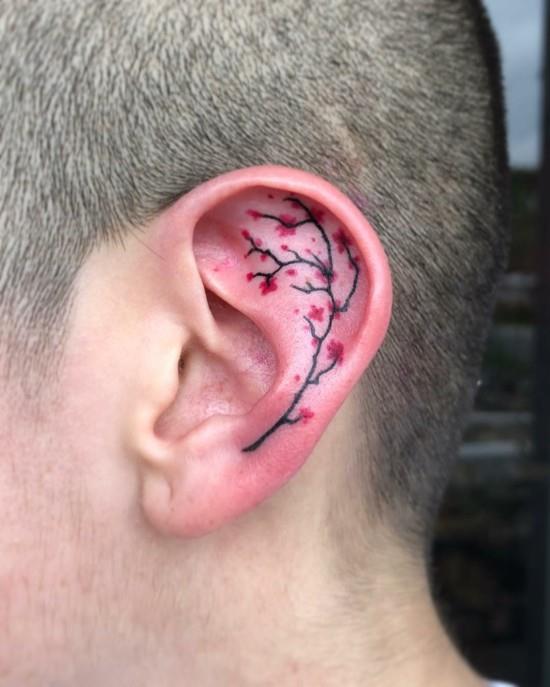 kirsikankukka tatuointi korva
