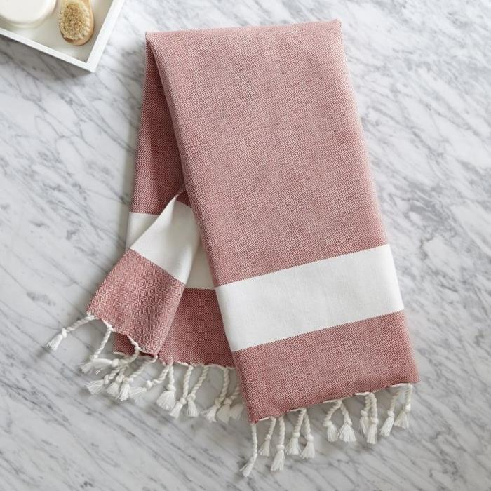 tyyny design pyyhe valkoiset tupsut
