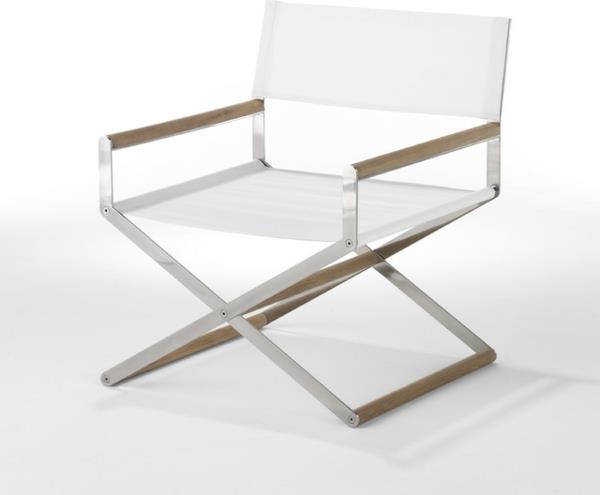 kokoontaitettava tuoli kesällä valkoisella minimalistisella suunnittelulla